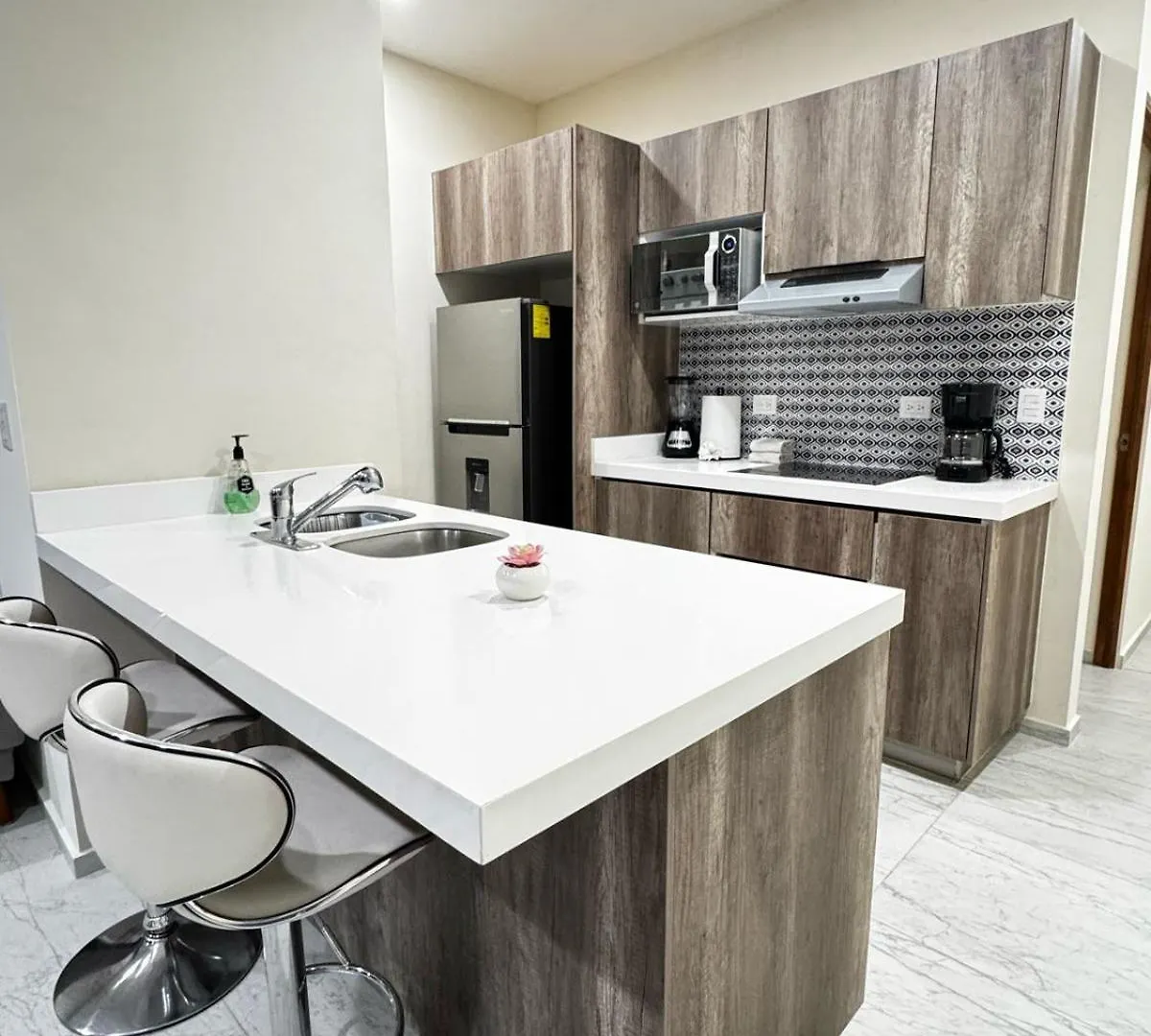 Condo Only 5 Minutes To Downtown With Beautiful View ! Cabo San Lucas Apartament