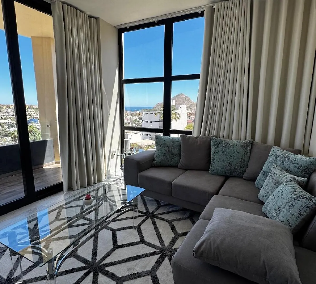 Apartament Condo Only 5 Minutes To Downtown With Beautiful View ! Cabo San Lucas